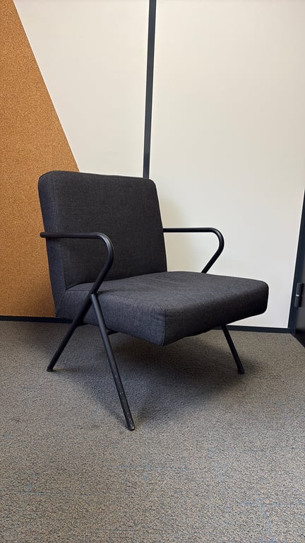 Fauteuil tissu gris et métal noir - 3-4