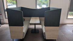 Canapé acoustique 4 places avec tablette fixe