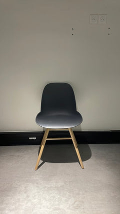 Chaise de cafétéria en plastique et bois