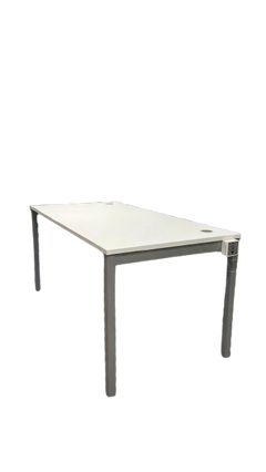Bureau droit 160x80x74 en bois mélaminé et métal