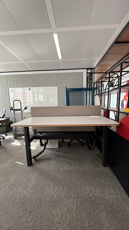 Bureau multiposte 157x77 Herman Miller - face
