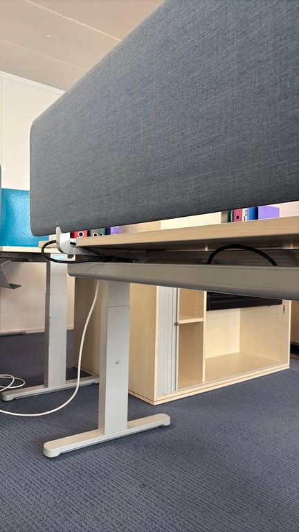 Bureau réglable 180x80 Haworth - Court à droite