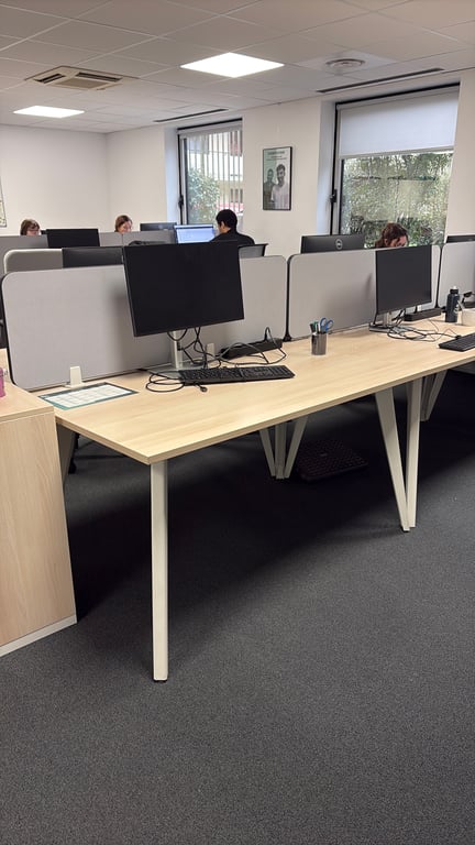 Bureau droit en bois et métal Steelcase - 3-4