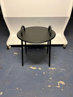 Table basse ronde en métal noir