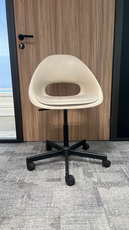 Chaise de réunion IKEA avec roulettes
