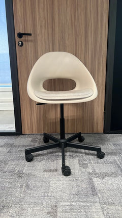 Chaise de réunion IKEA avec roulettes
