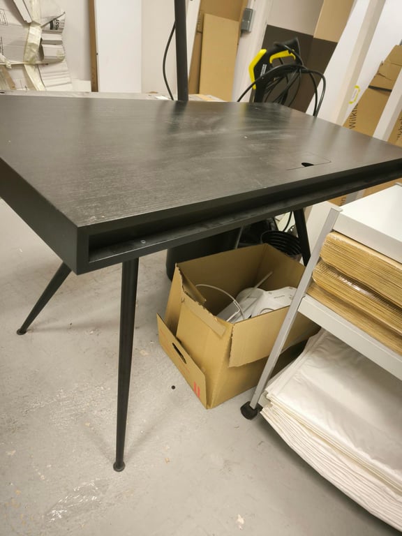 Bureau droit simple sans marque