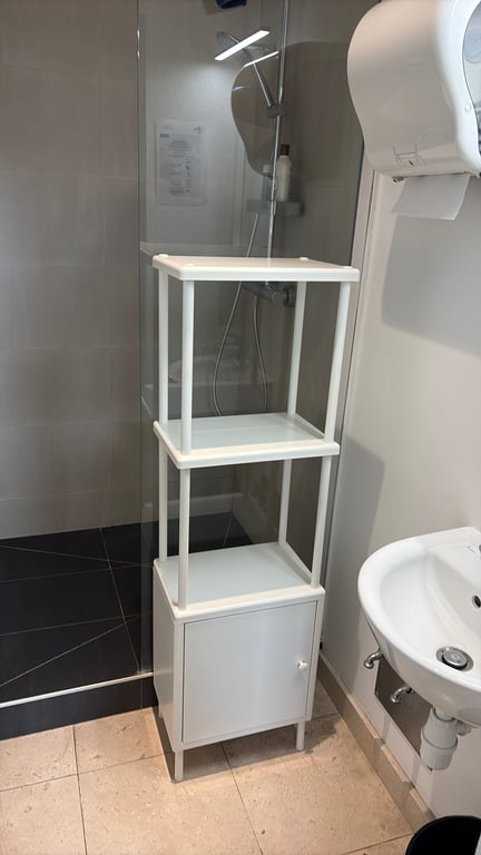 Rangement en métal blanc avec portes battantes - 3-4