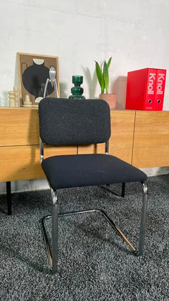 Chaise de réunion empilable noire en tissu