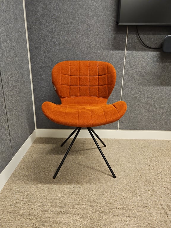 Chaise de réunion Zuiver modèle OMG - face