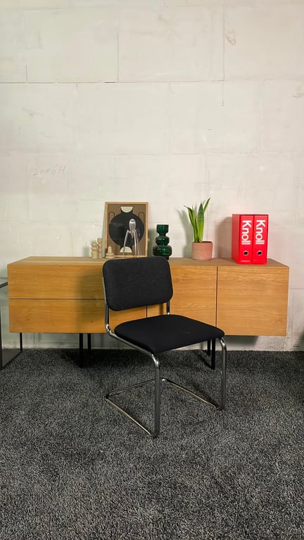 Chaise de réunion empilable noire en tissu