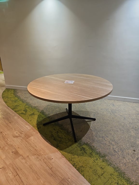 Table de cafétéria ronde 130x130 chêne clair - face
