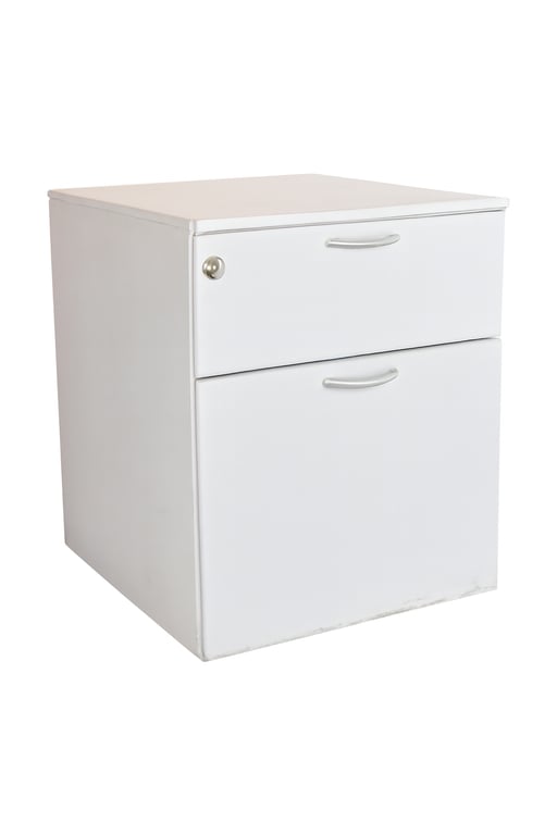 Caisson gris en métal avec roulettes et fermeture à clé