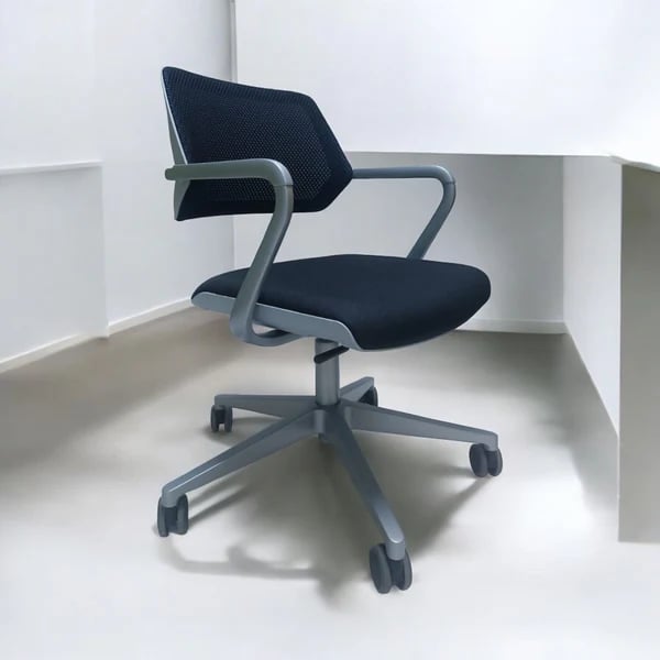 Fauteuil de bureau modèle Qivi en résille