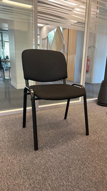Chaise de réunion noire empilable - 3-4