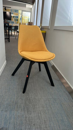 Chaise de cafétéria en tissu - 3-4