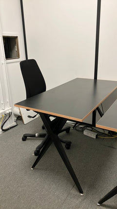 Bureau noir 120120-60 - Bureau droit en bois contreplaqué et métal - dessous
