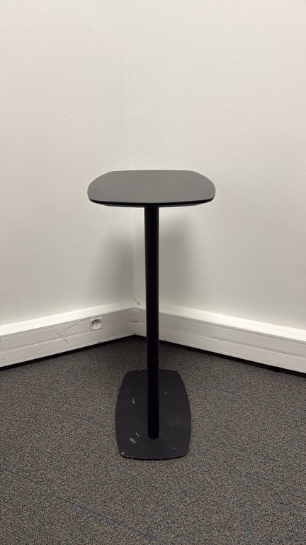 Table basse ovale en métal noir - 3-4