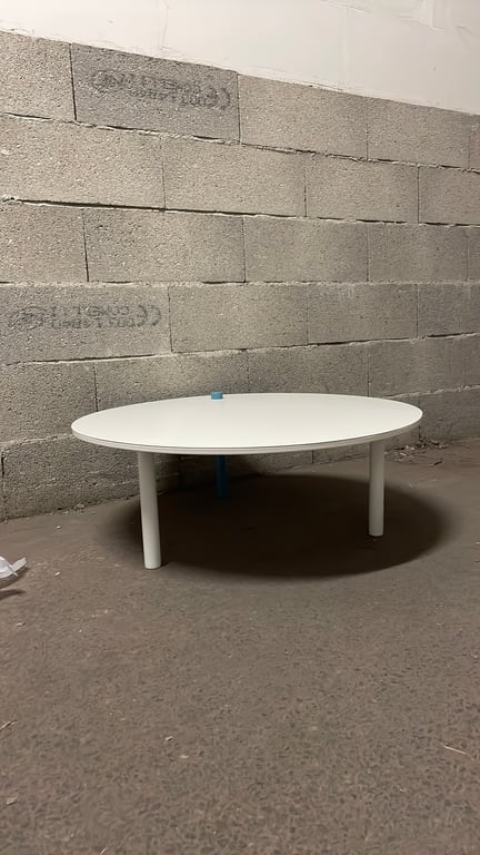 Table basse ronde en métal blanc - 3-4