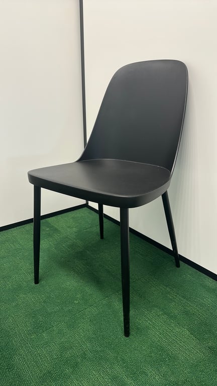 Chaise de cafétéria en polypropylène noir - 3-4