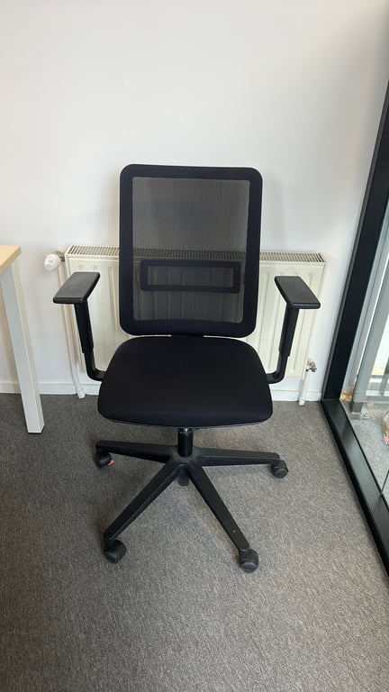Fauteuil de bureau ergonomique avec roulettes - face