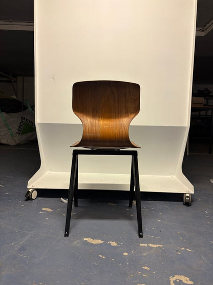 Chaise de réunion en mélaminé avec pieds en métal