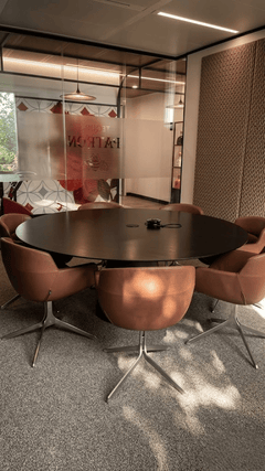 Table de réunion ronde 180x180 avec prises confort