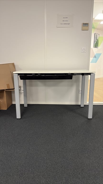 Bureau droit avec accès goulotte et top access - 3-4