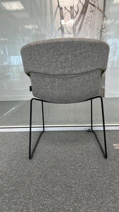 Chaise de réunion Narbutas avec accoudoirs - ambiance