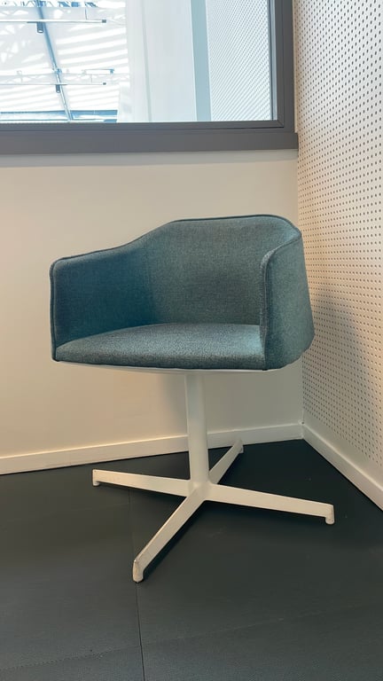 Chaise de réunion avec accoudoirs et piètement en étoile - 3-4