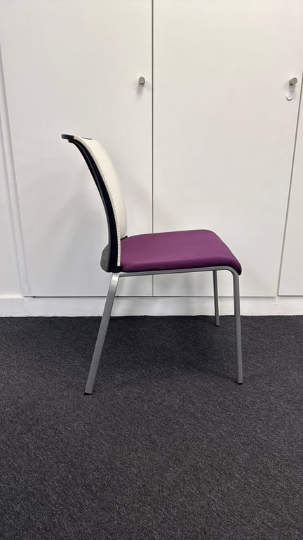 Chaise de réunion en résille et tissu - 3-4