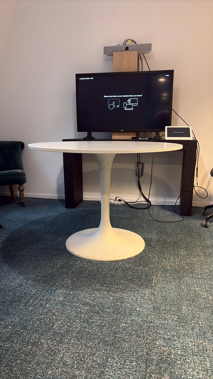 Table ronde 105x105 IKEA - Docksta - 3-4
