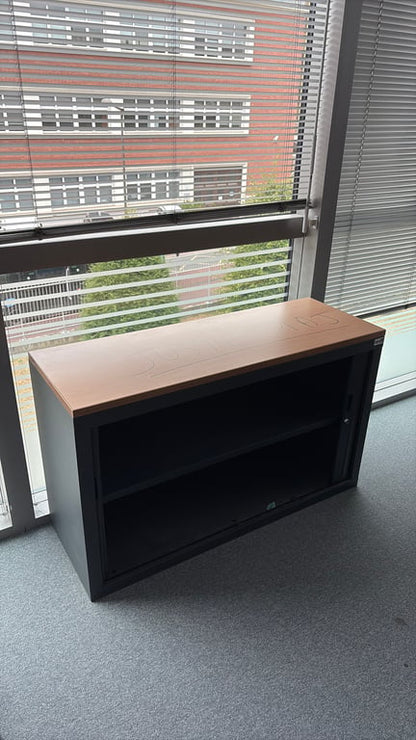 Armoire Basse en Métal et Plastique avec Portes Coulissantes et Rideaux