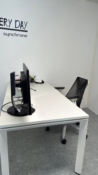 Bureau droit 160 cm avec accès top et goulotte