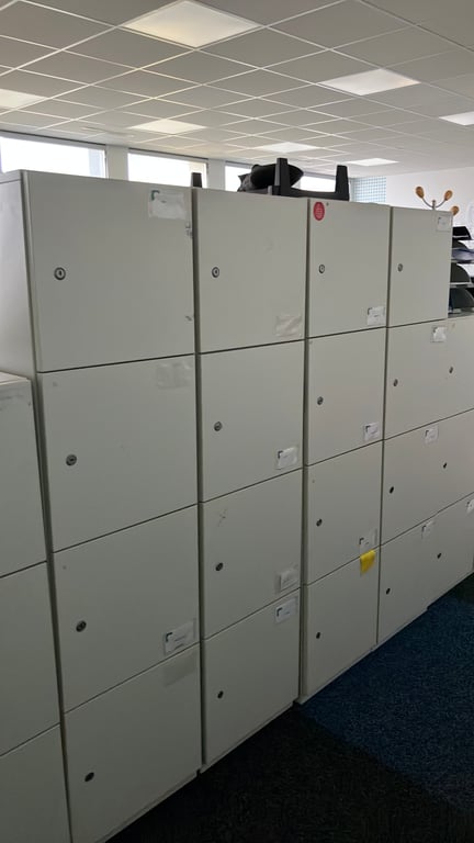 Bloc de 4 - Casier de rangement à portes battantes - 3-4