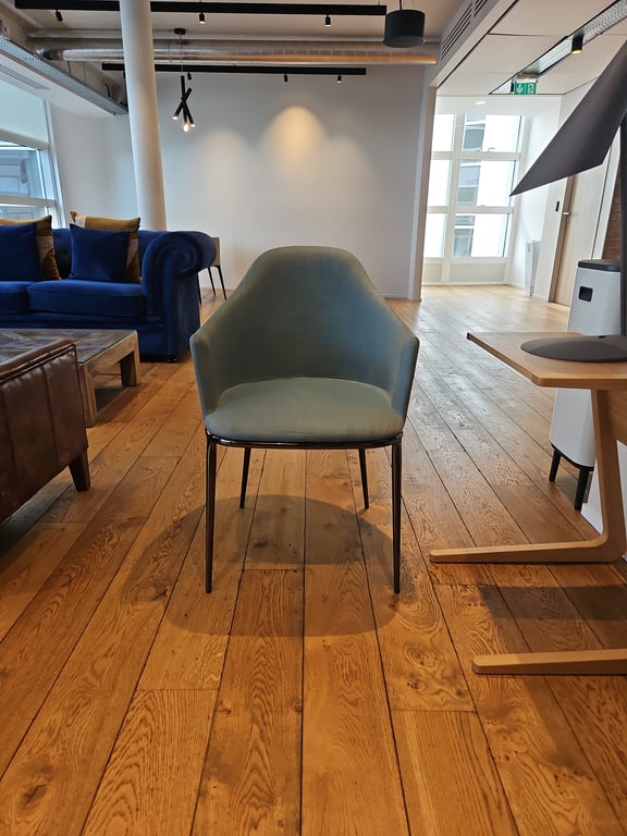 Chaise de cafétéria