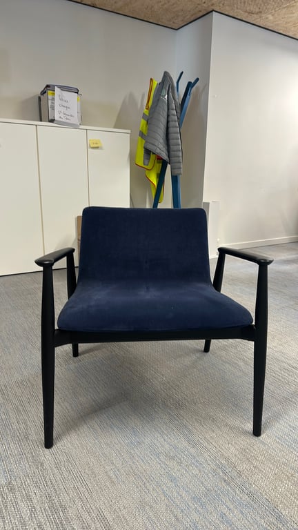 Chaise de cafétéria avec accoudoirs Pedrali - face