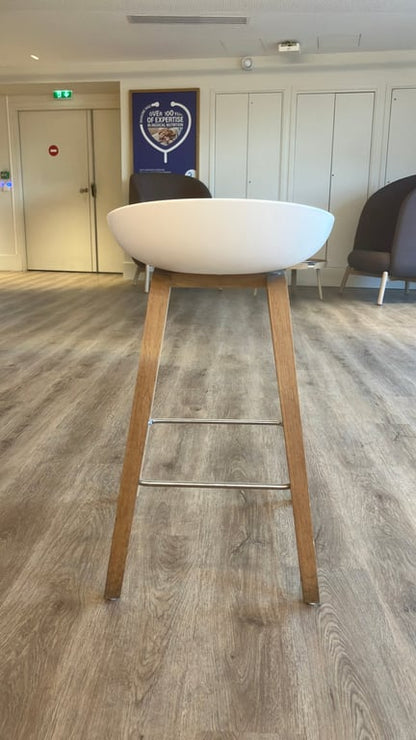 Chaise haute sans accoudoirs avec dossier plein