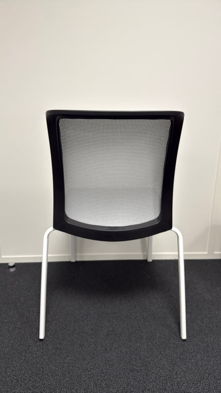 Chaise de réunion empilable avec dossier en résille - 3-4