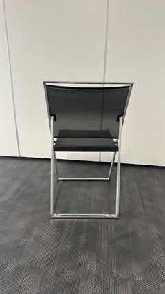 Chaise de réunion noire en résille et métal - arriere