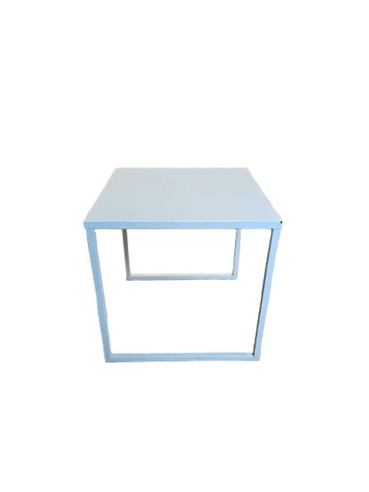 Table basse en métal blanc