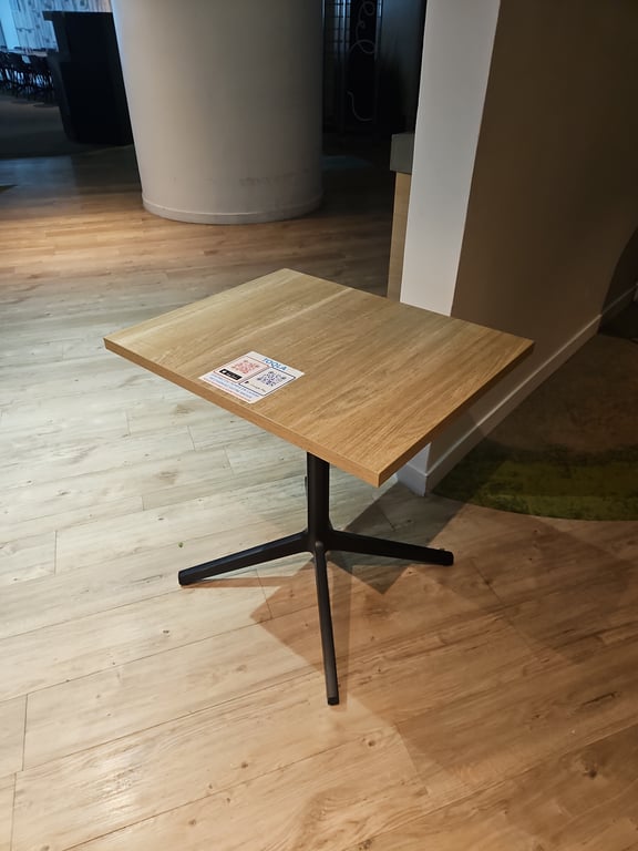 Table carrée 60x60 Chêne clair