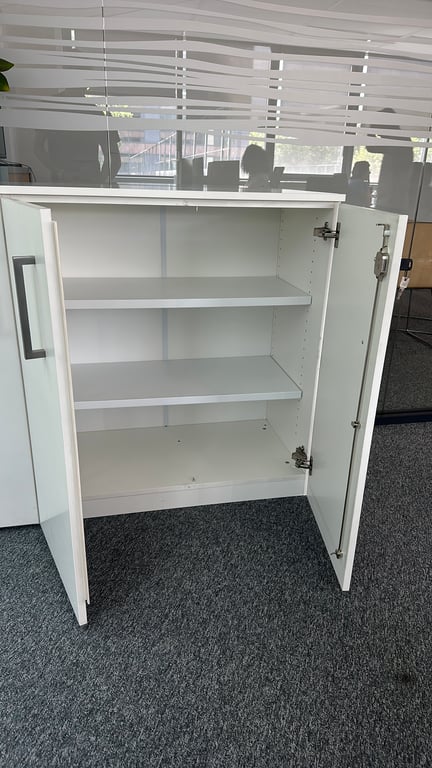 Armoire basse 3 étagères - portes
