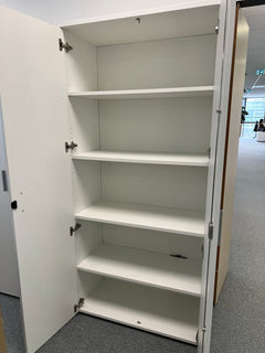 Armoire haute avec portes battantes