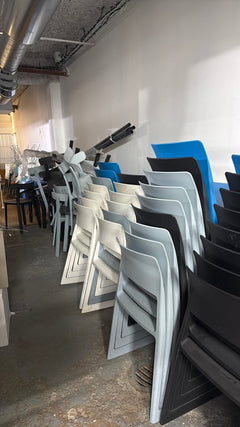 Chaise de cafétéria empilable avec piètement luge - arriere
