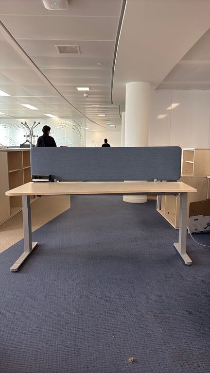 Bureau réglable 180x80 Haworth - Court à droite - face