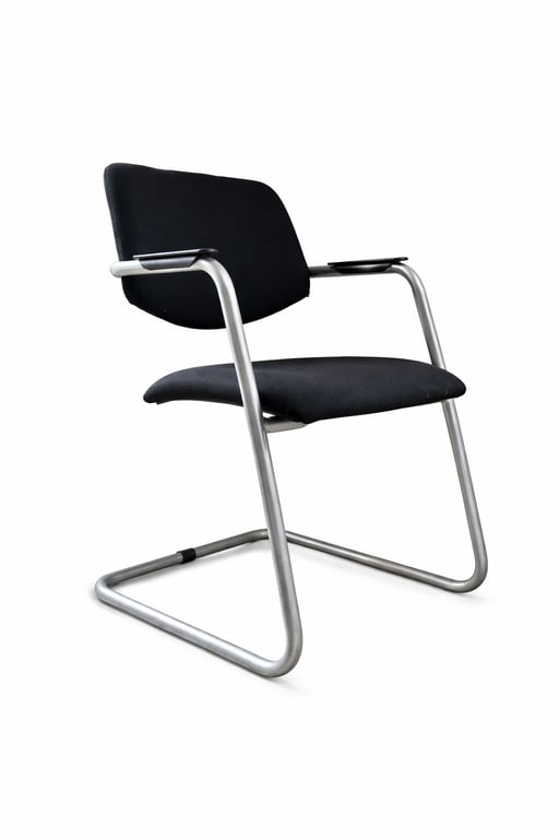 Chaise de réunion avec accoudoirs et piètement luge