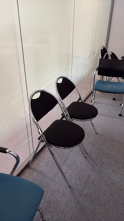 Chaise de réunion pivotante pliante