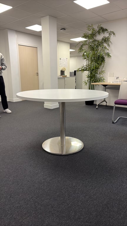Table ronde 120x120 blanc - 3-4