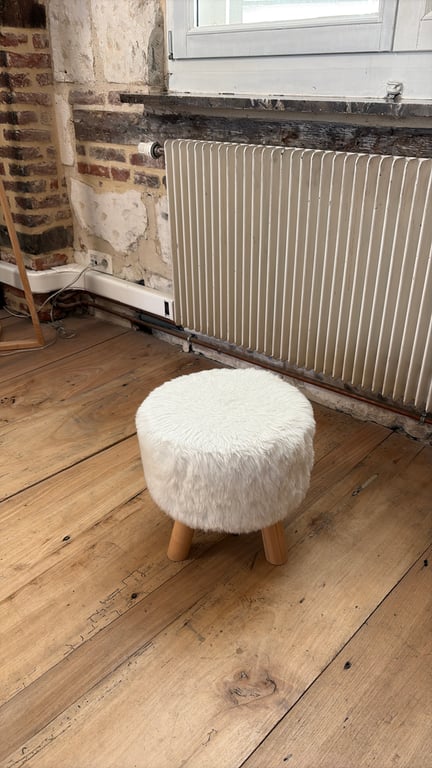 Tabouret en bois avec assise en tissu - 3-4
